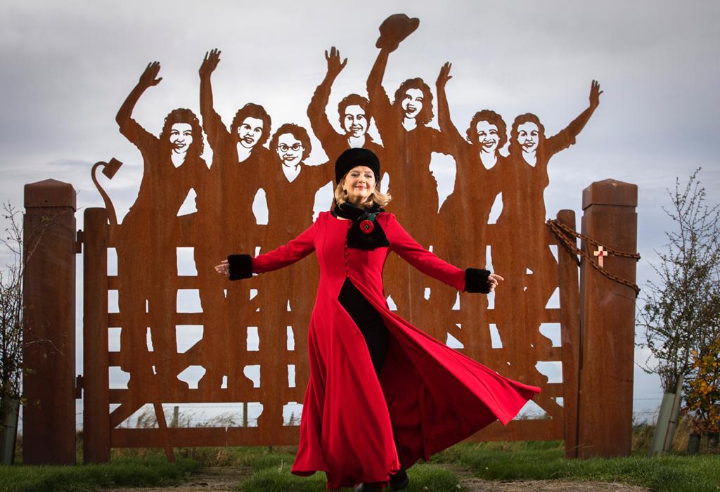 Fiona Kennedy sings for iSing4Peace