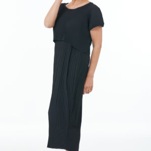 Sleeveless Pleated Waffle Dress in Black