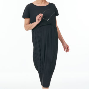 Sleeveless Pleated Waffle Dress in Black