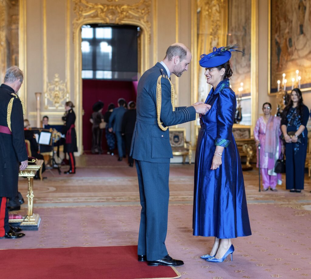 Pam Gosal MBE MSP recieves award from Prince William